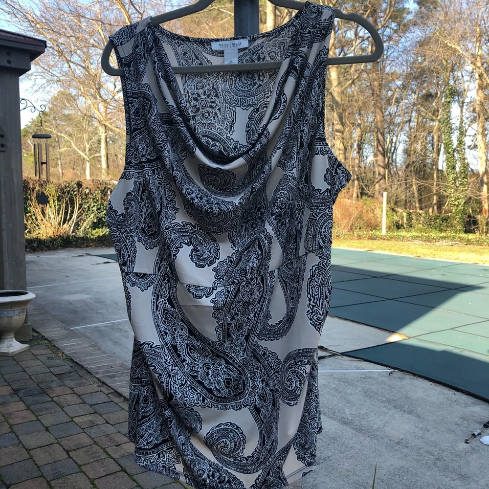 White House /Black Market top
